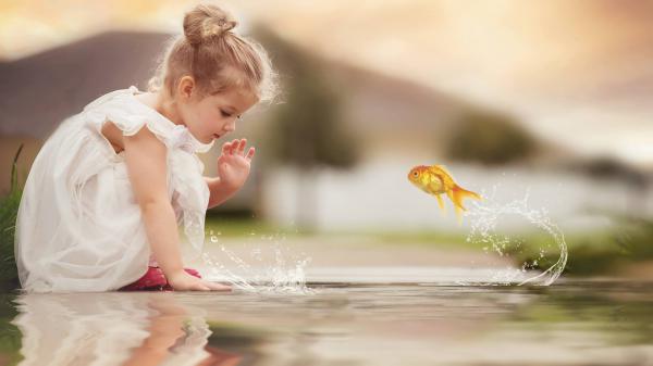 Free cute little girl is playing on water wearing white dress with reflection hd cute wallpaper download