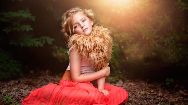 Free cute little girl is posing for a photo wearing white red dress in green plant background with sunbeam hd cute wallpaper download