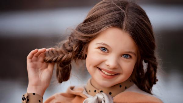 Free cute smiley baby girl with ash color eyes hd cute wallpaper download