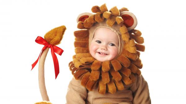 Free cute smiley baby is wearing woolen lion dress hd cute wallpaper download