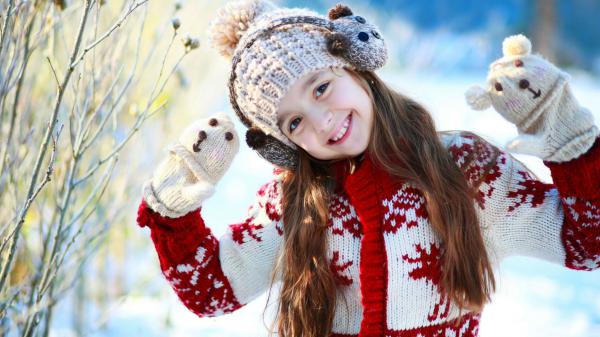 Free cute smiley girl is wearing gray earmuffs and hand cover red and white sweater in white blur background 4k hd cute wallpaper download