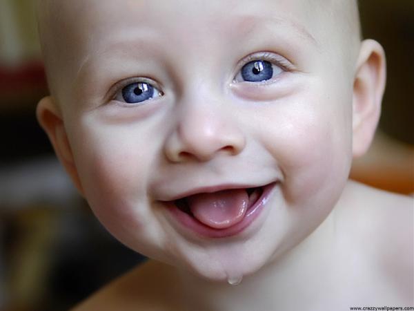 Free cute smling baby wallpaper download