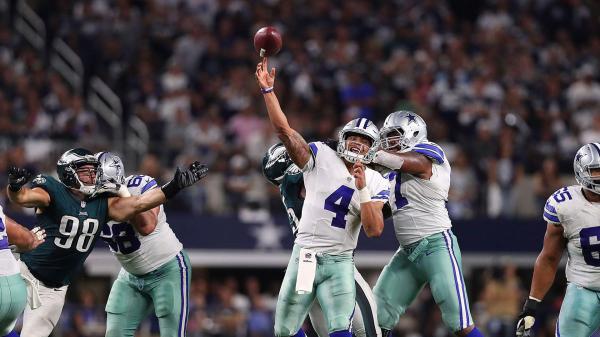 Free dak prescott is playing on ground with shallow background of audience hd dak prescott wallpaper download