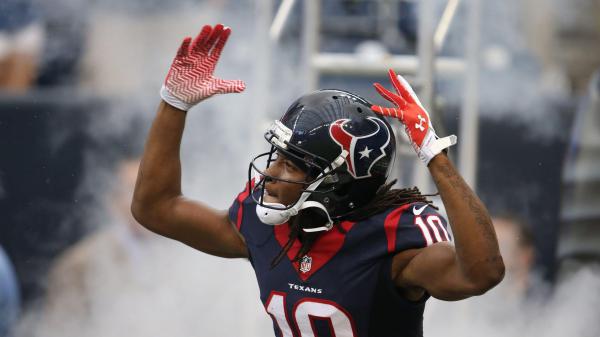 Free deandre hopkins is showing hands in the air in fog background hd deandre hopkins wallpaper download
