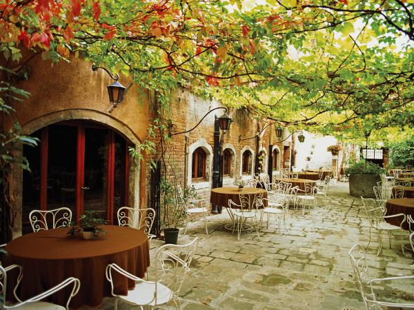 Free dining alfresco venice italy wallpaper download