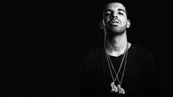 Free drake in black background wearing black dress and silver chains on neck hd drake wallpaper download