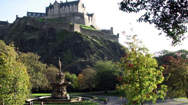 Free edinburgh castle in scotland hd travel wallpaper download