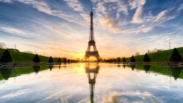 Free eiffel tower and reflection on water with blue sky and clouds background during sunrise 4k 5k hd travel wallpaper download