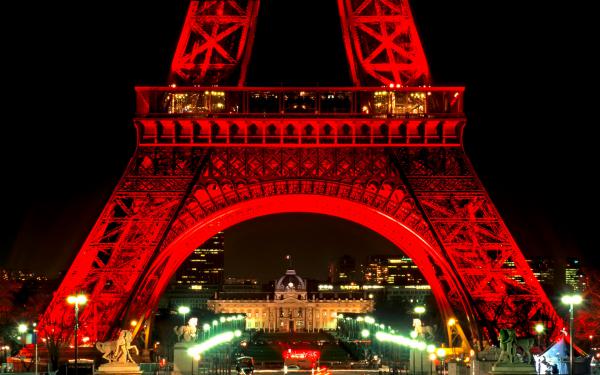 Free eiffel tower at night wallpaper download