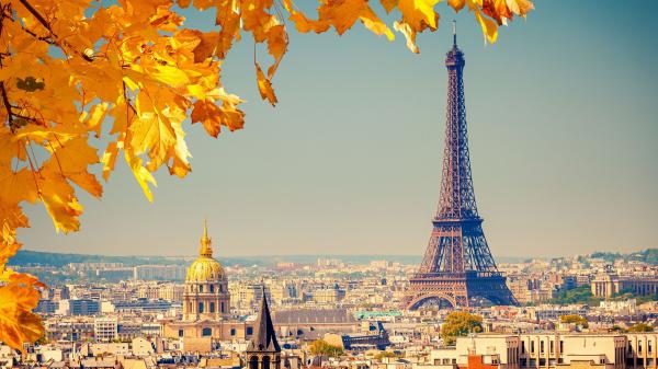 Free eiffel tower paris with blur blue sky background 4k hd travel wallpaper download