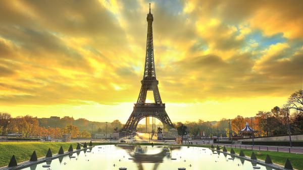 Free eiffel tower paris with cloudy sky background hd travel wallpaper download