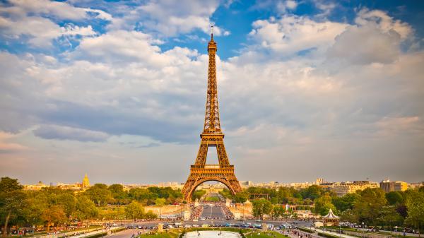 Free eiffel tower with clouds and blue sky background 4k 5k hd travel wallpaper download