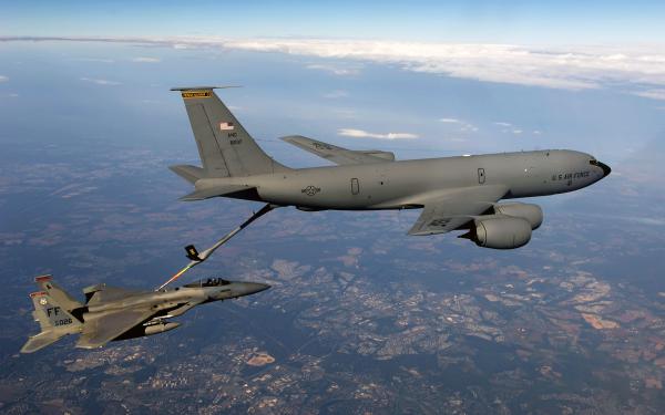 Free f 15 eagle receives fuel from kc 135 stratotanker wallpaper download