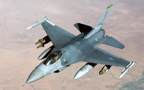 Free f 16 fighting falcon air base iraq wallpaper download