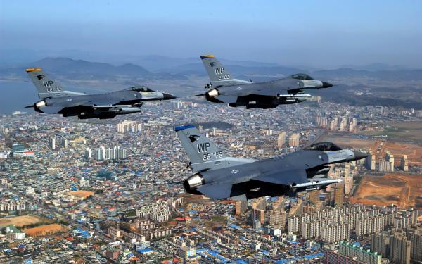 Free f 16 fighting falcons over city wallpaper download