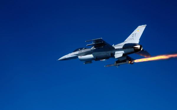 Free f 16c fighting falcon firing agm 88 missile wallpaper download