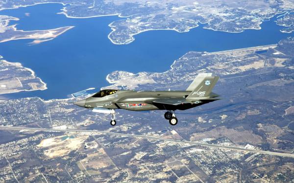 Free f 35 lightning ii joint strike fighter wallpaper download