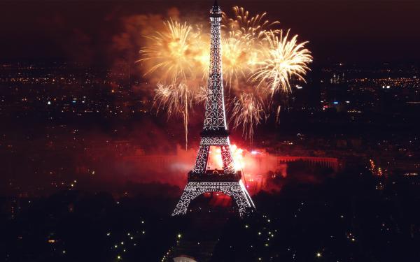 Free fireworks at eiffel tower wallpaper download