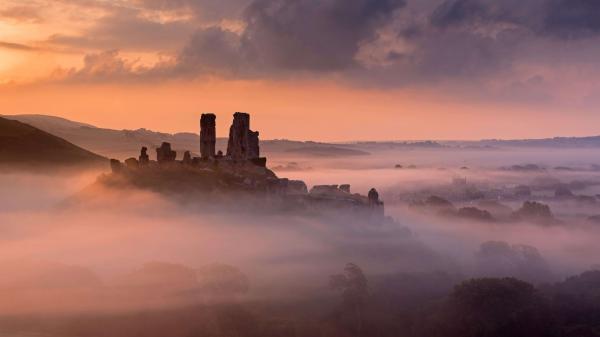 Free fog corfe castle in dorset england 4k hd travel wallpaper download