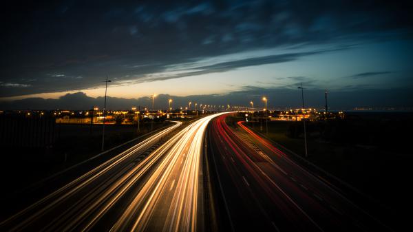 Free highway traffic at dusk 5k wallpaper download