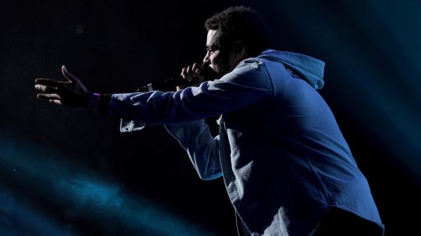 Free j cole is singing wearing blue shirt in blue background hd music (1) wallpaper download