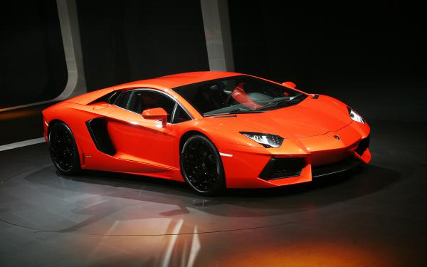 Free lamborghini aventador wallpaper download