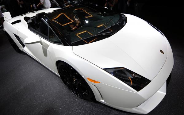 Free lamborghini beautiful car wide wallpaper download