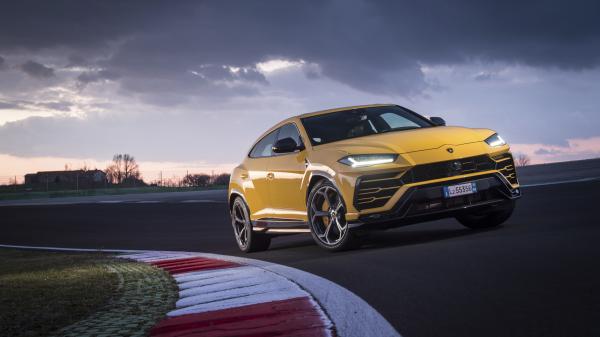 Free lamborghini urus shiny black package 4k wallpaper download