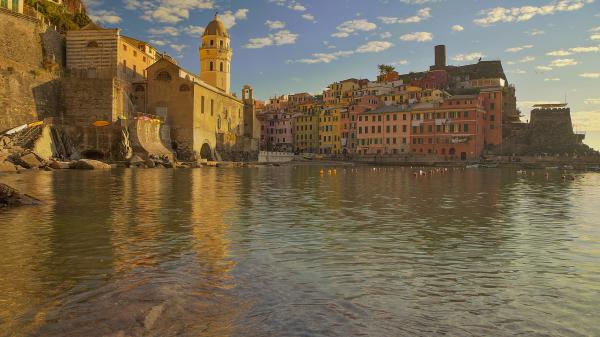 Free liguria tower near water with house in italy vernazza hd travel wallpaper download