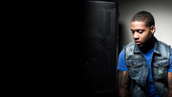 Free lil durk is standing near speaker box wearing blue t shirt and jeans overcoat hd lil durk wallpaper download