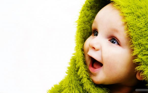 Free little cute baby wallpaper download