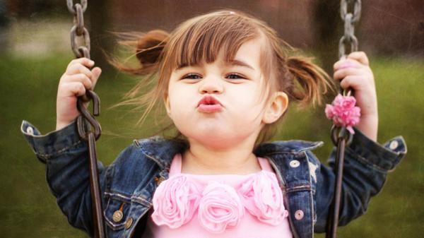 Free little cute girl is playing on the swing wearing rose dress and blue jeans coat during daytime in blur background hd cute wallpaper download