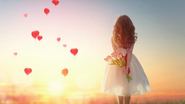 Free little girl is seeing flying hearty balloons with tulips in hands 4k hd cute wallpaper download