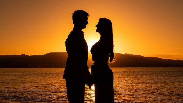 Free love couple silhouette sunset wallpaper download