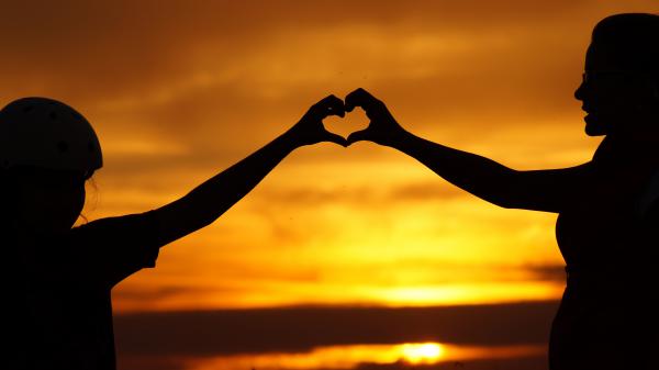 Free love heart with couple hands silhouette 4k 5k wallpaper download