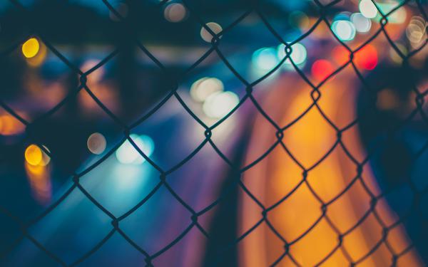 Free macro fence bokeh cityscape wallpaper download