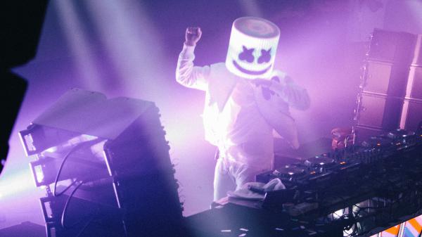 Free marshmello with electronic music instrument wearing white dress 4k hd marshmello wallpaper download