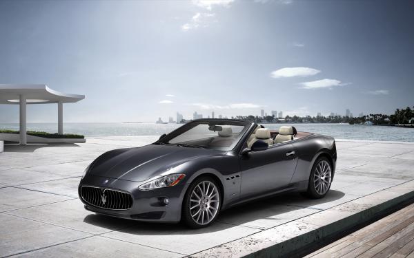 Free maserati grancabrio 2011 wallpaper download