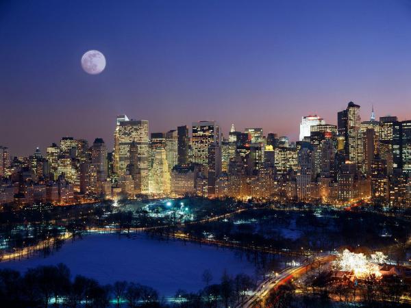 Free moonrise over manhattan wallpaper download