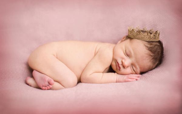 Free newborn baby wallpaper download