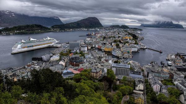 Free norway panorama ship alesund building house hd travel wallpaper download