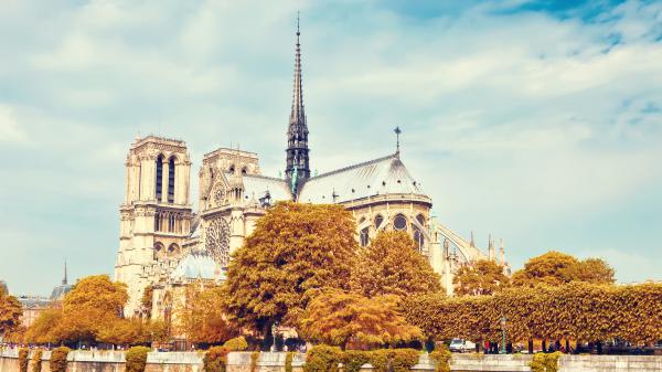 Free notre dame de paris with background of clouds and blue sky 4k 5k hd travel wallpaper download