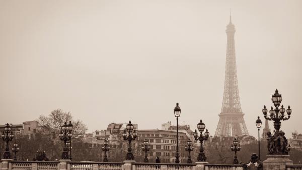 Free paris eiffel tower during foggy morning hd travel wallpaper download