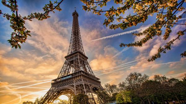 Free paris eiffel tower france with background of blue sky and clouds during morning time 4k 5k hd travel wallpaper download