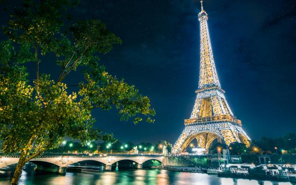 Free paris eiffel tower wallpaper download