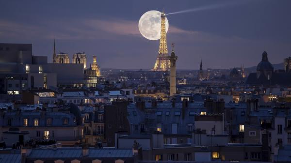 Free paris eiffel tower with background of full moon and cloudy sky hd travel wallpaper download