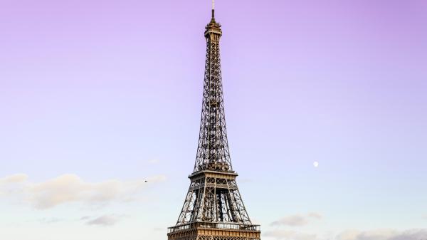 Free paris eiffel tower with purple and blue sky background 4k 5k hd travel wallpaper download