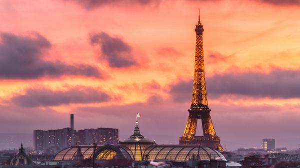 Free paris eiffel tower with purple sky and clouds background during sunset 4k 5k hd travel wallpaper download