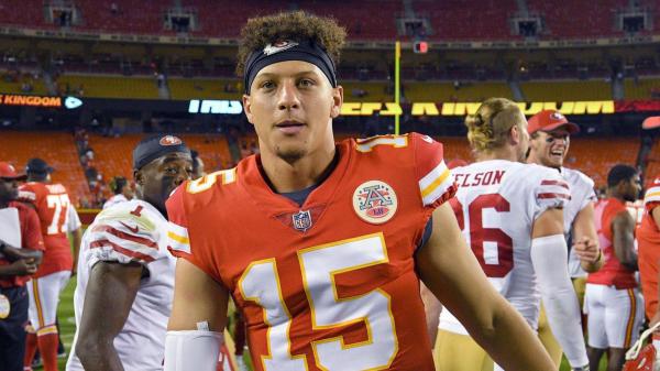 Free patrick mahomes in red sports dress with black band on head hd sports hd wallpaper download