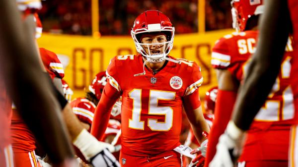 Free patrick mahomes in the middle of players wearing red sports dress and helmet hd sports hd wallpaper download